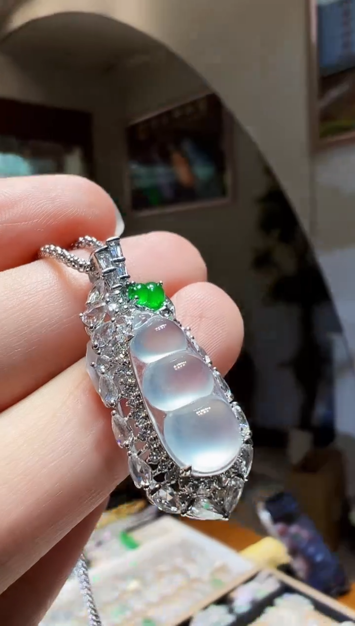 吊坠(不含链)18K金镶嵌翡翠福豆