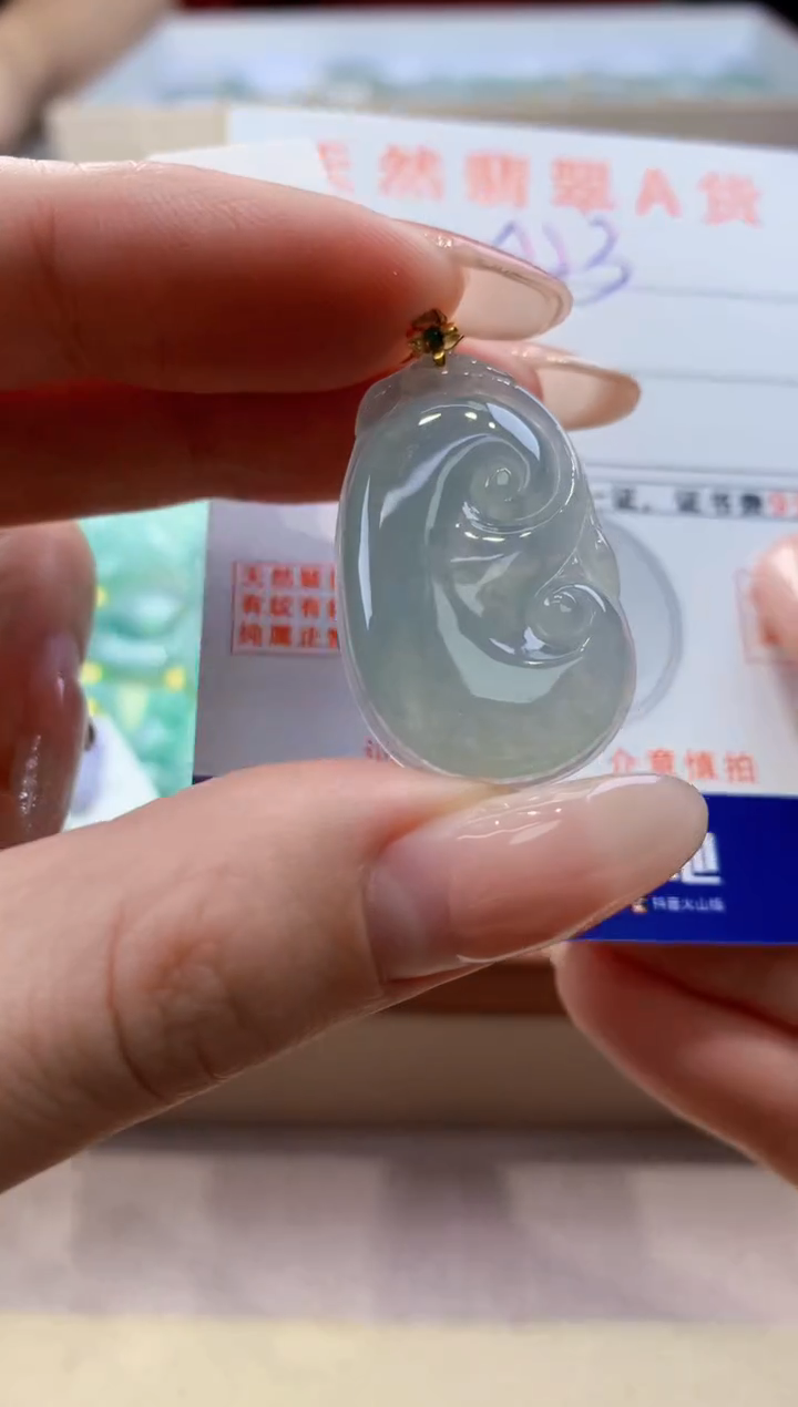 颈饰18K金镶嵌翡翠 天然翡翠挂件 