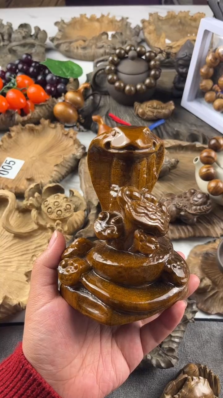 【闪购商品】金丝楠蛇年如意摆件