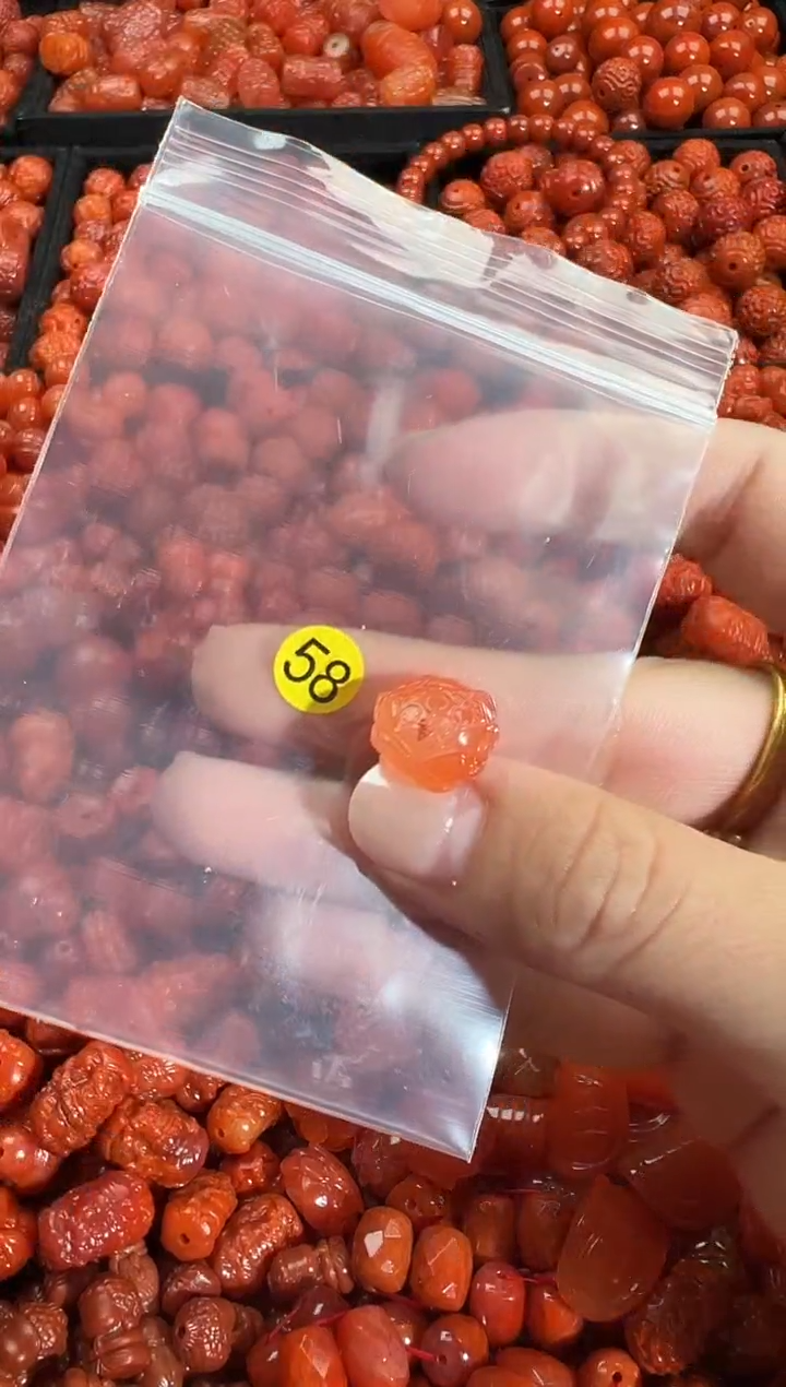 颈饰未镶嵌南红玛瑙1