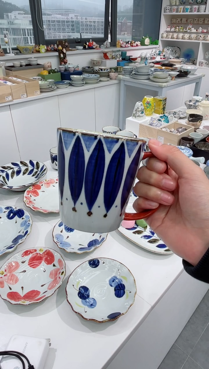 【闪购商品】瓷片红柄花瓣马克杯（高款）