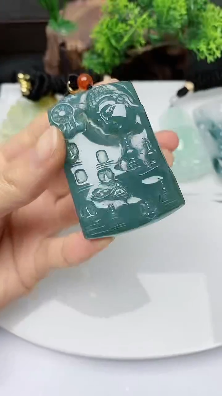 【闪购商品】翡翠颈饰未镶嵌         