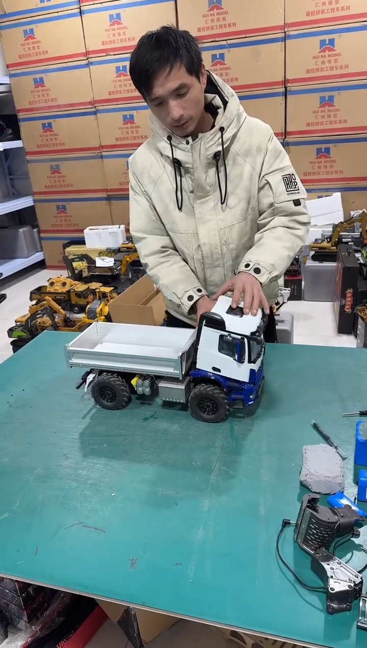 定制版液压版本自卸车