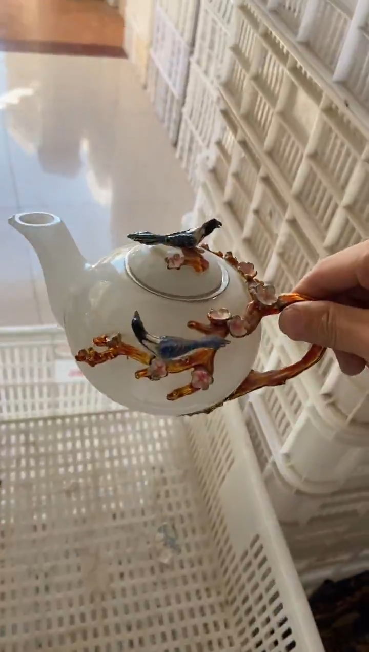 杯壶嘴有磕碰的介意勿拍