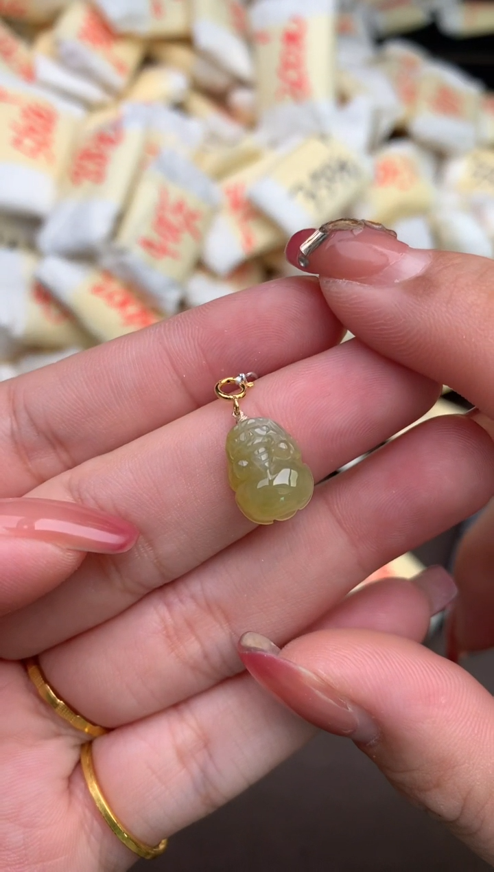 翡翠挂件18K金镶嵌—