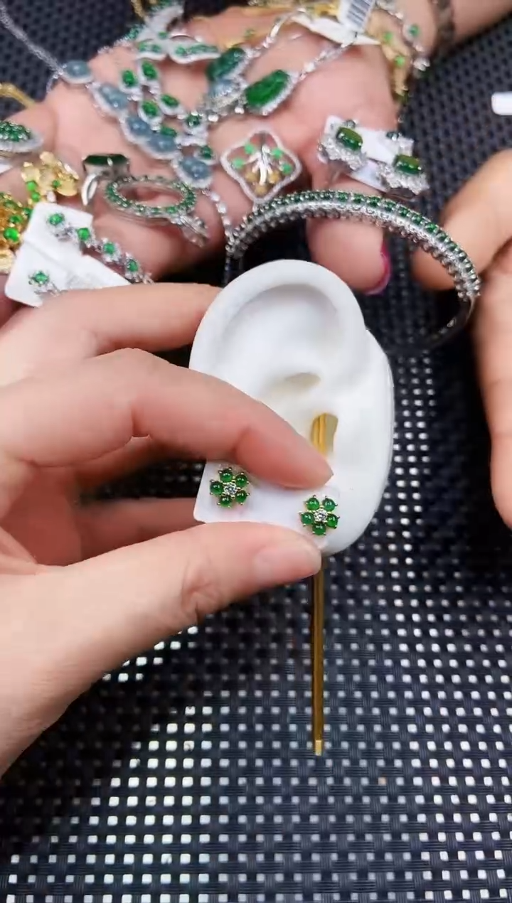 【闪购商品】翡翠耳饰未镶嵌11111111