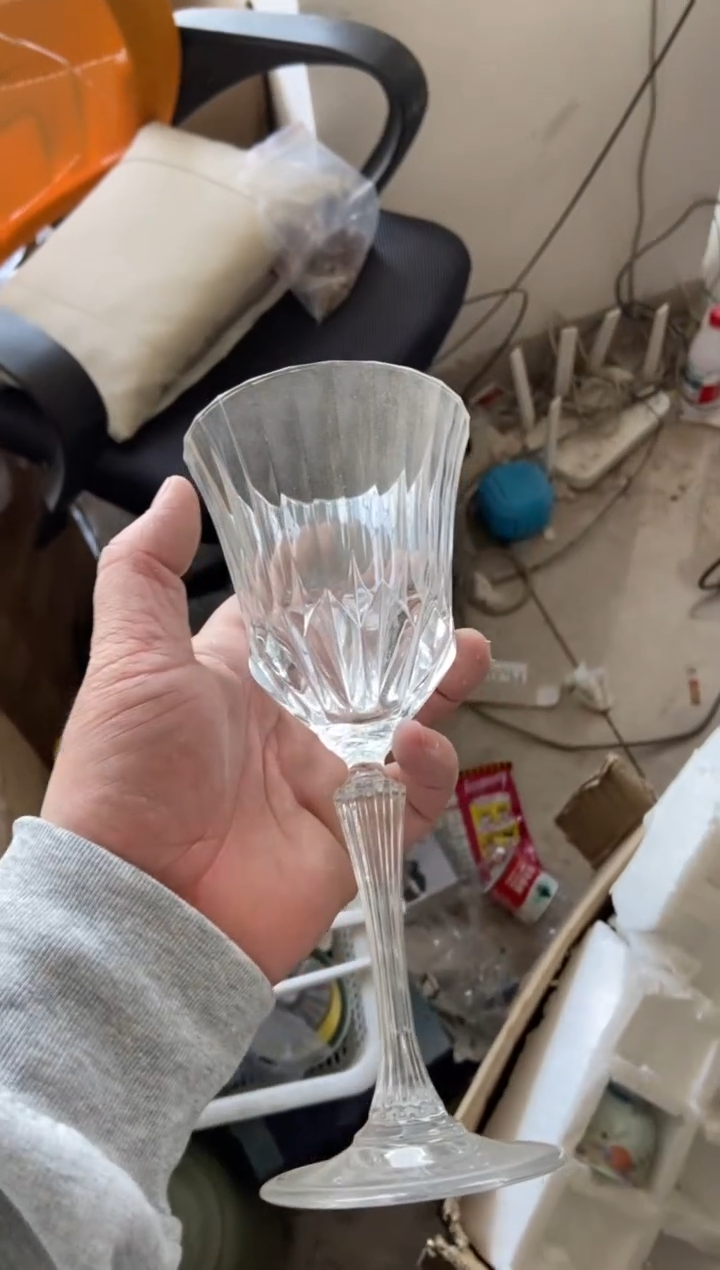 无运费险有瑕疵的摄影的产品有使用过的痕迹有点脏介意勿拍