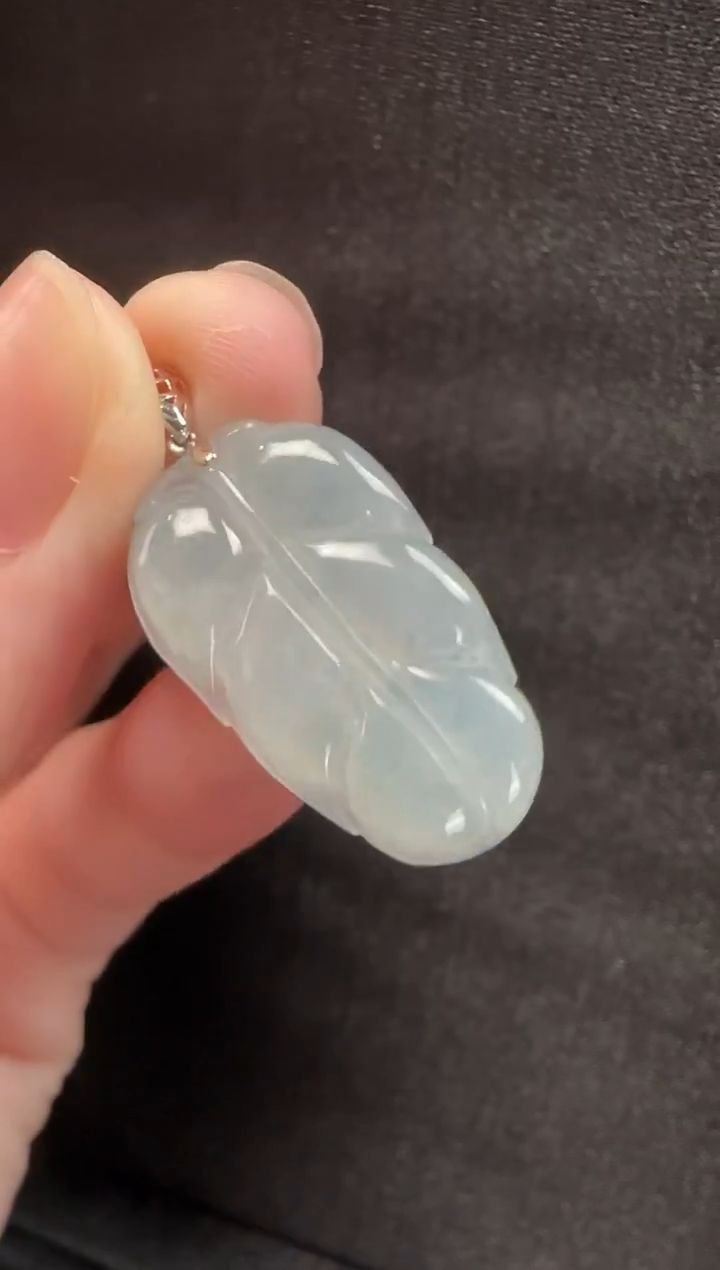 颈饰18K金镶嵌翡翠921叶子一个