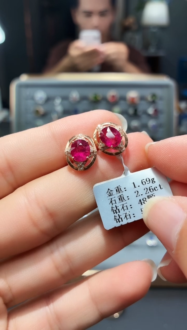 18K金镶嵌耳饰碧玺2.26配钻