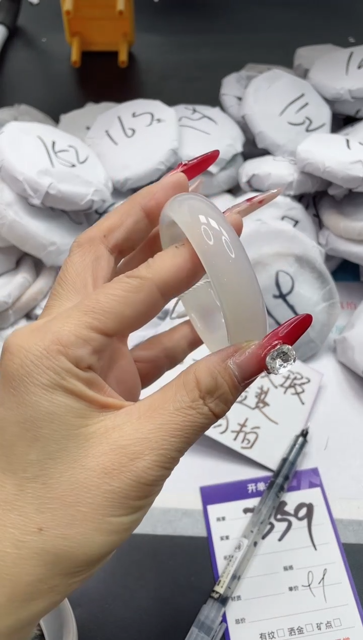 【闪购商品】石英质玉手镯未镶嵌359