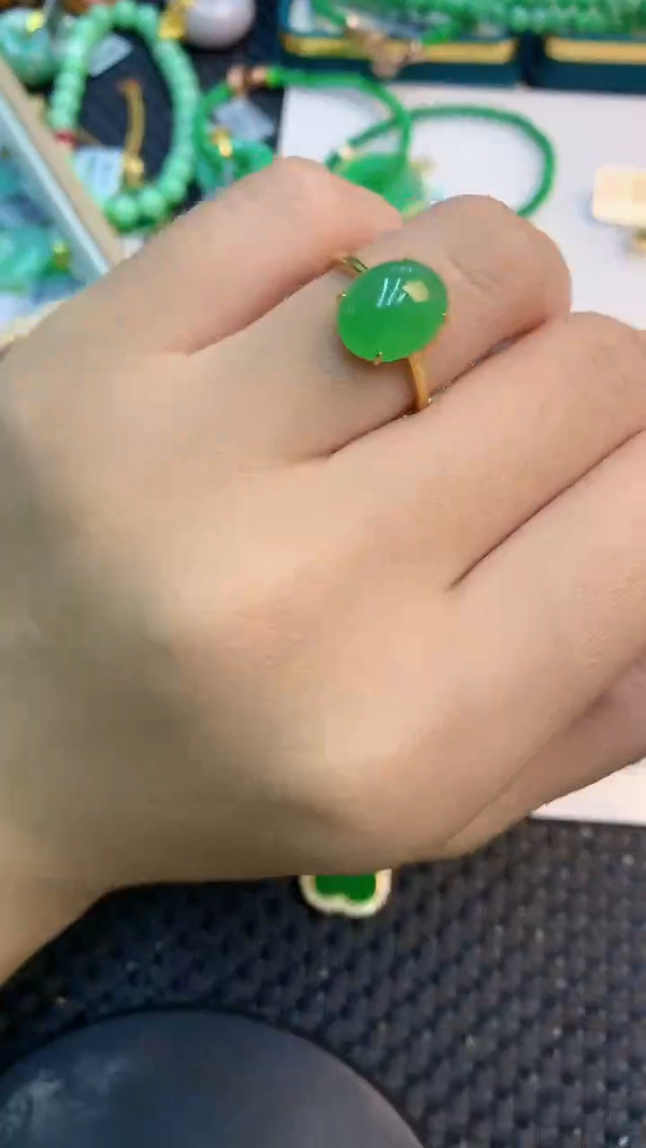 颈饰18K金镶嵌翡翠1