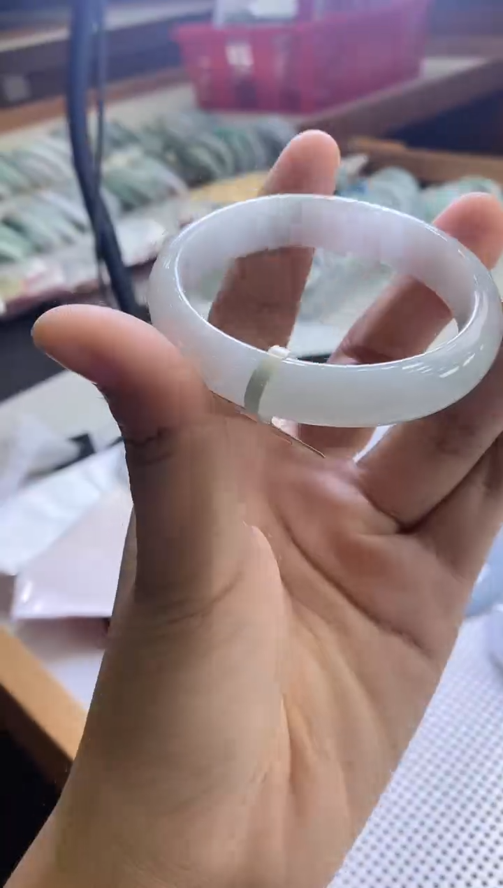 未镶嵌手镯翡翠贵妃53圈口，4010
