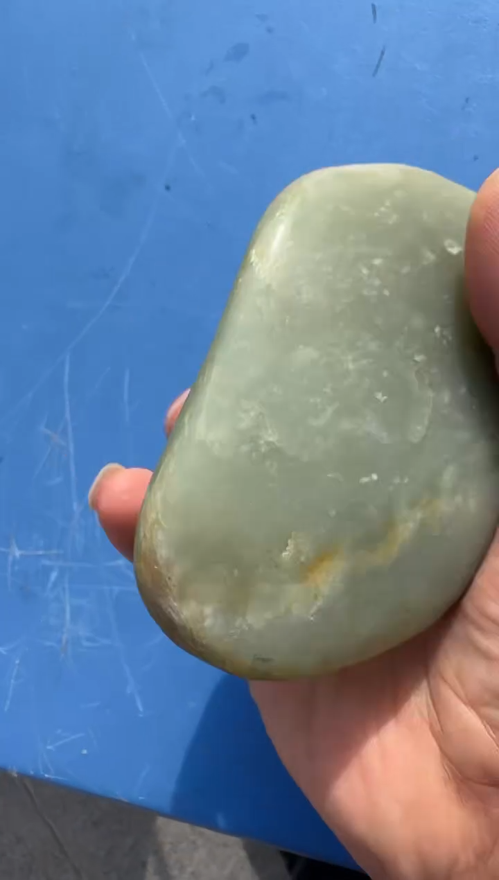 未镶嵌和田玉（糖玉）挂件和田玉