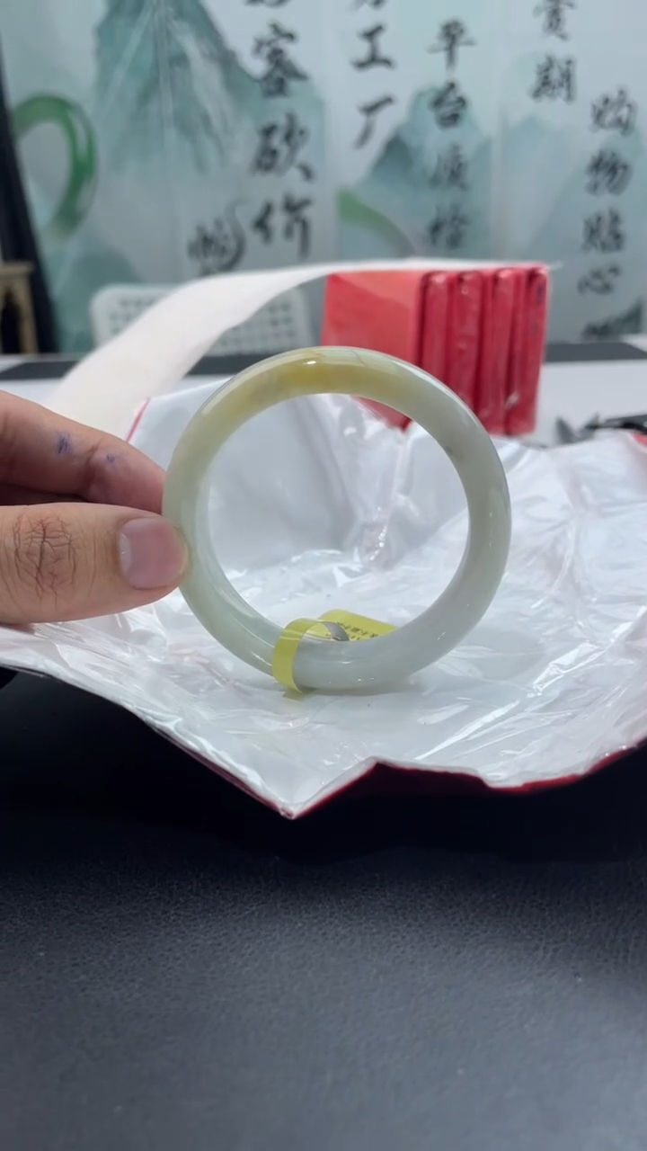 【闪购商品】翡翠手镯未镶嵌18翡翠手镯
