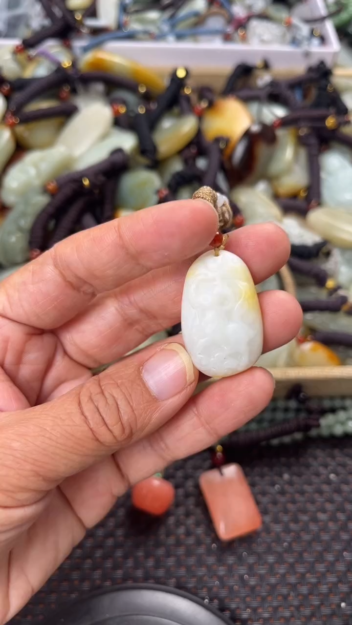 【闪购商品】和田玉颈饰未镶嵌多样性发货没有证书拍一发一有瑕