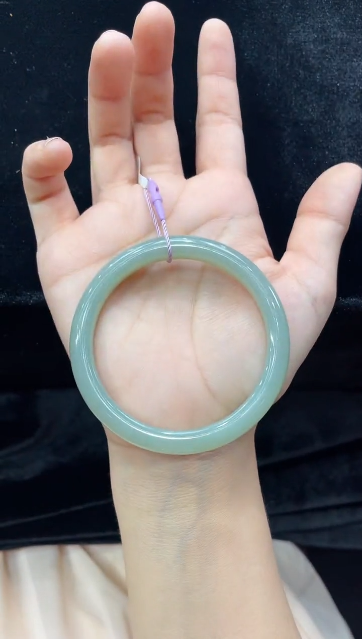 和田玉手镯未镶嵌新疆且末料青白玉57圈口上等和田玉手镯女