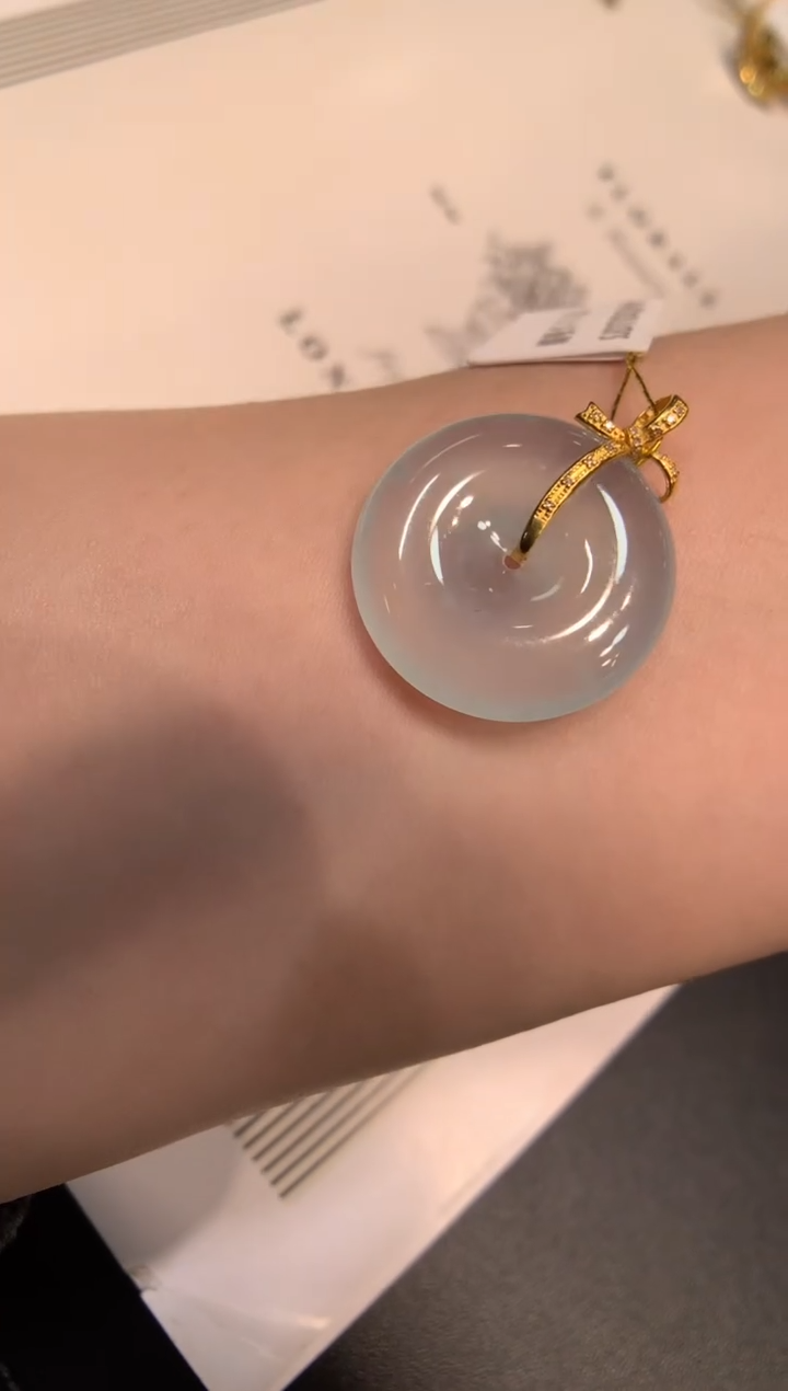 颈饰18K金镶嵌翡翠平安扣