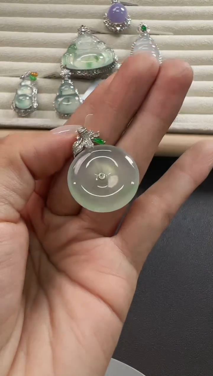 颈饰18K金镶嵌翡翠KLIJ1206-062