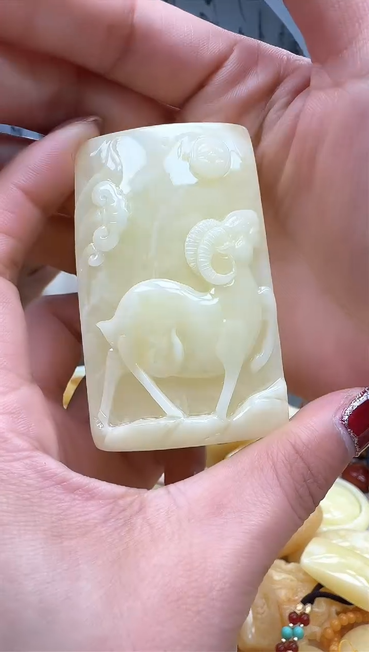 【闪购商品】琥珀裸石未镶嵌挂坠