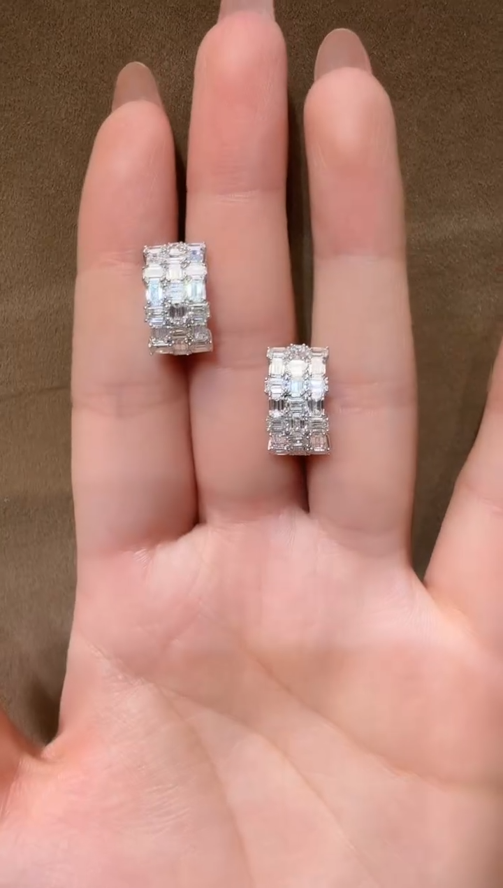 18K金镶嵌实验室培育钻石耳饰@@耳拍白祖切三排