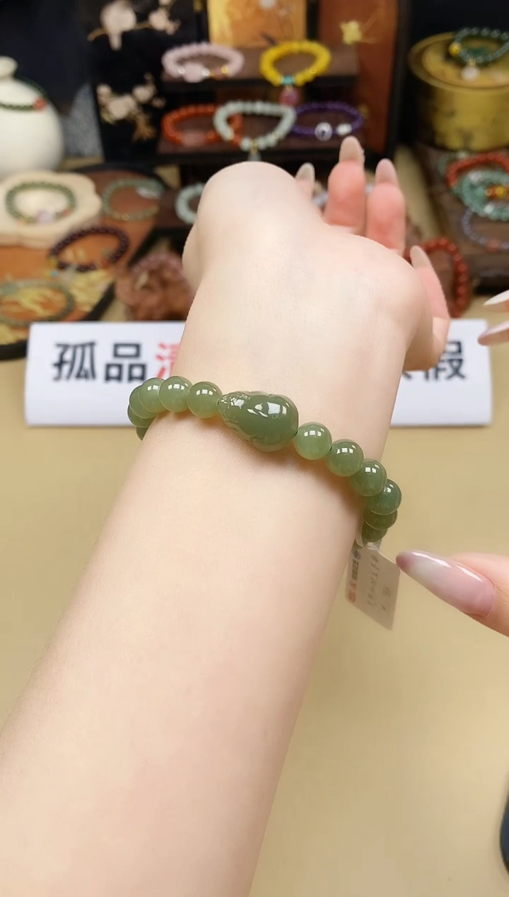 未镶嵌手链和田玉貔貅