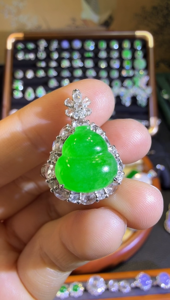 【闪购商品】翡翠戒指18K金镶嵌正冰正阳绿胖葫芦戒指吊坠两用款