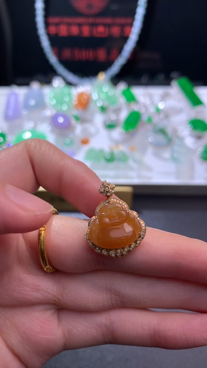 颈饰未镶嵌翡翠  