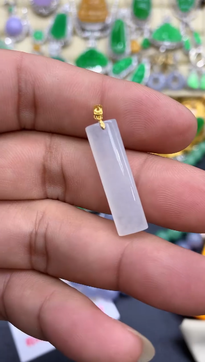 颈饰18K金镶嵌翡翠47-中国好珍宝