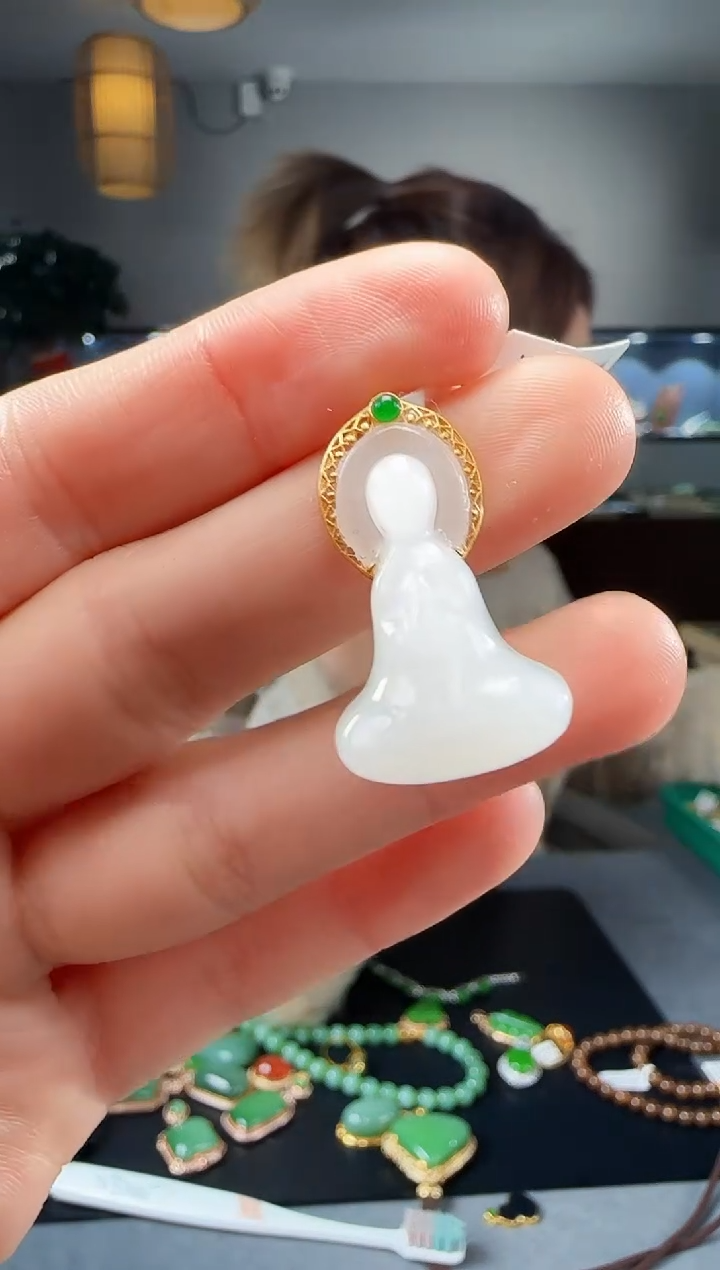 【闪购商品】和田玉吊坠(不含链)18K金镶嵌1