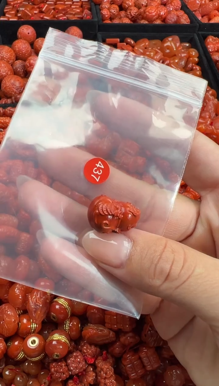 南红玛瑙未镶嵌颈饰1