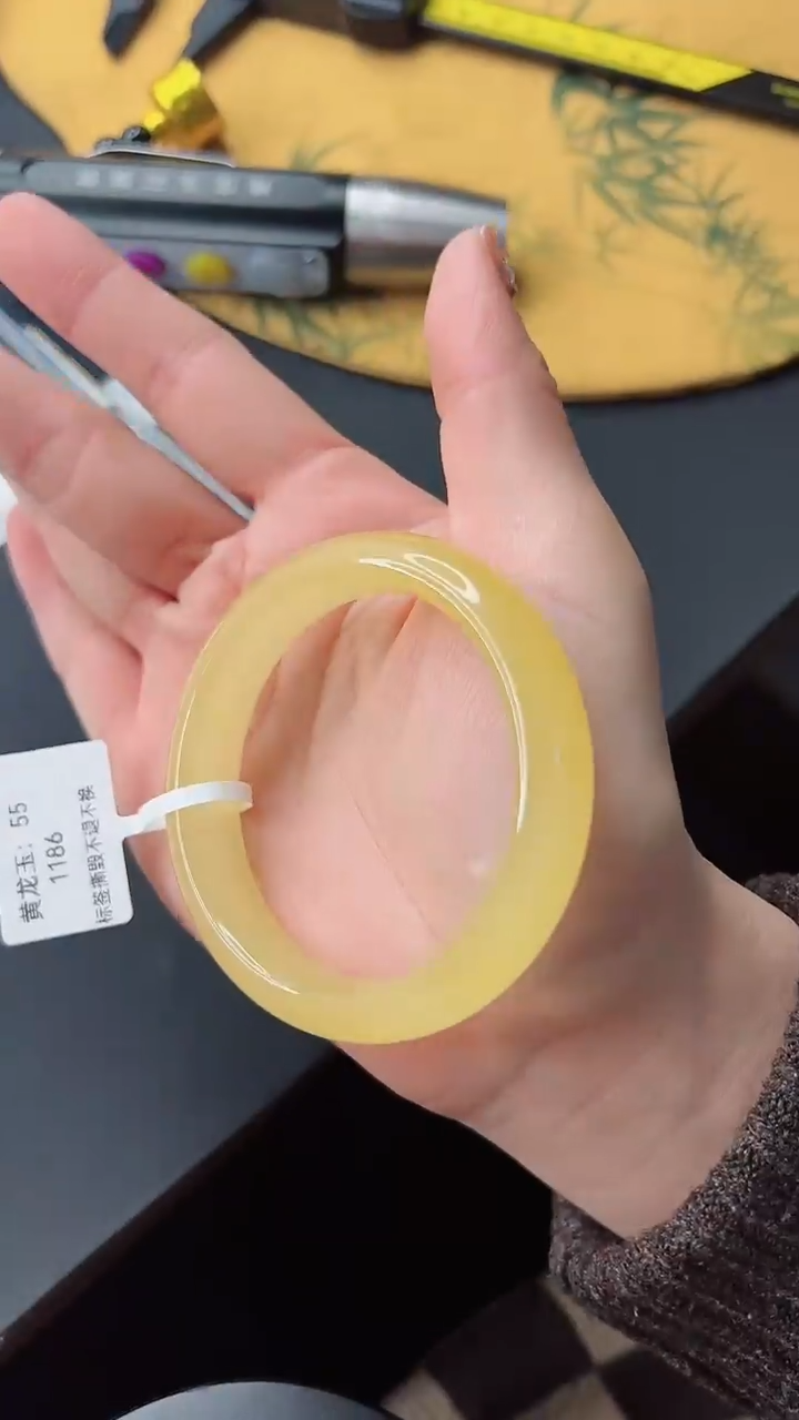 【闪购商品】石英质玉手镯未镶嵌622-55+