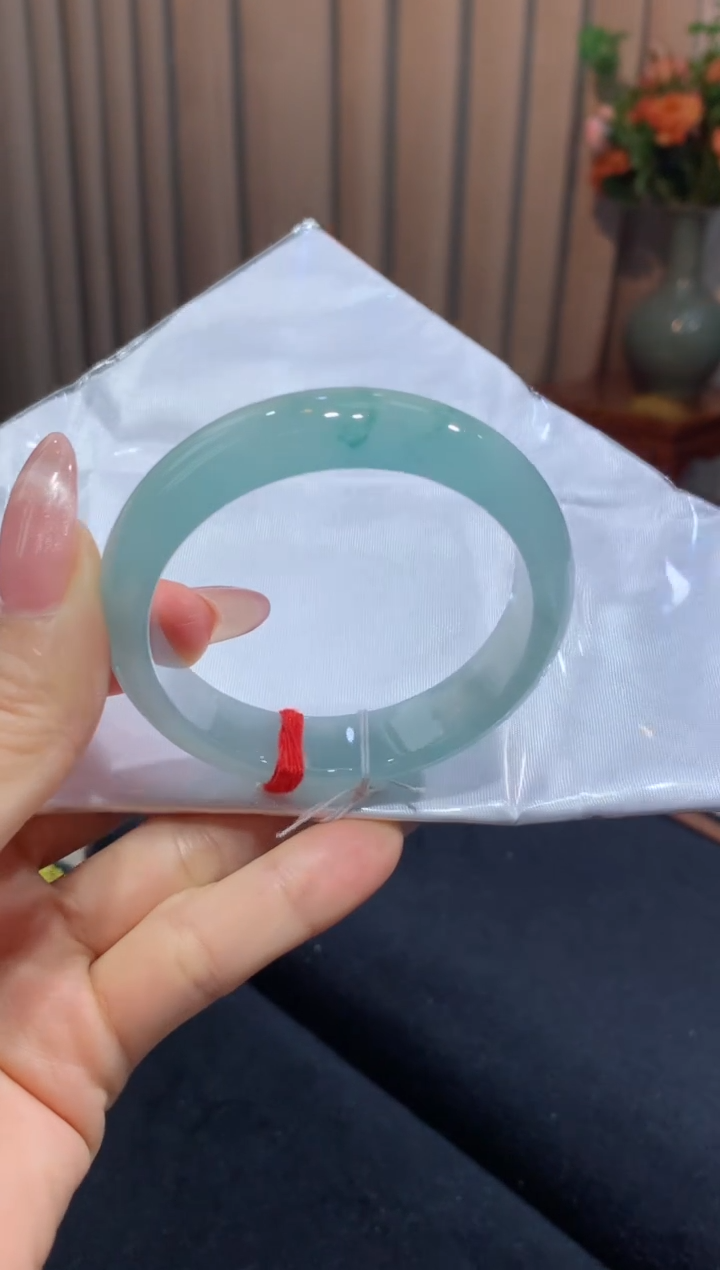 【闪购商品】翡翠手镯未镶嵌冰种天空蓝起光带花色54圈