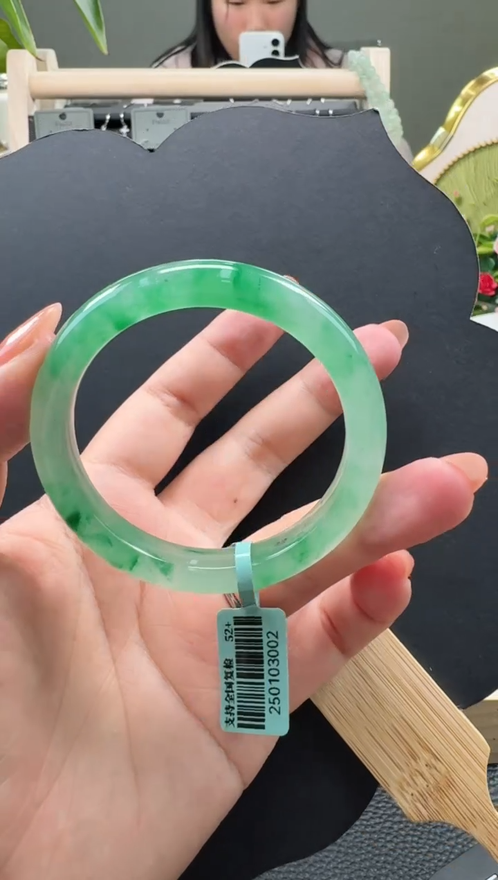 【闪购商品】石英质玉手镯未镶嵌口径52+