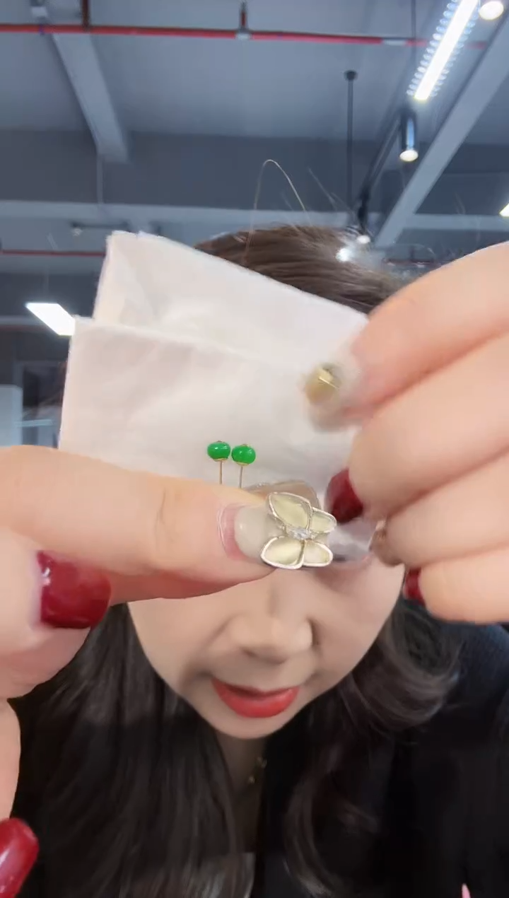 【闪购商品】翡翠耳饰18K金镶嵌缅料A货/多样性发货/一对