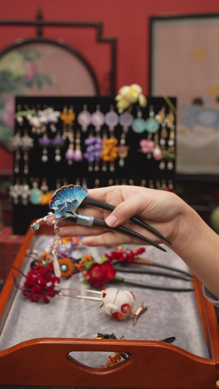 刺绣Y****g非遗绒花苏绣饰品