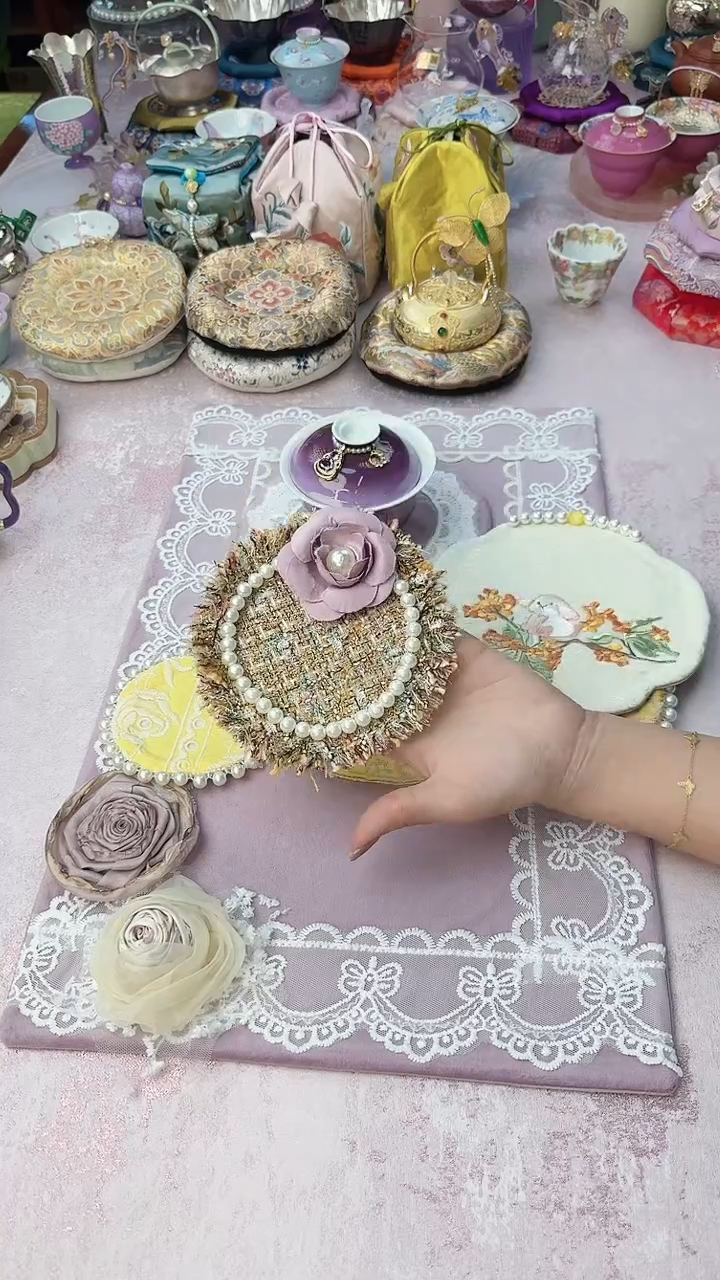 56蓝金小香风杯垫