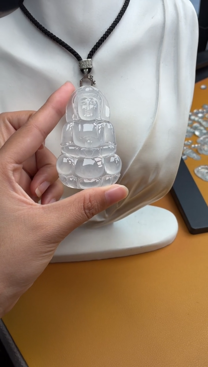 翡翠未镶嵌吊坠(不含链)观音 66 41.2 5.8