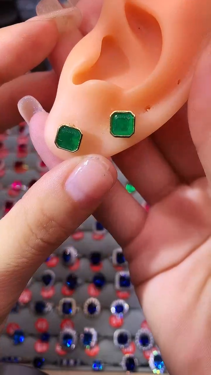 【闪购商品】祖母绿耳饰银S925镶嵌1111