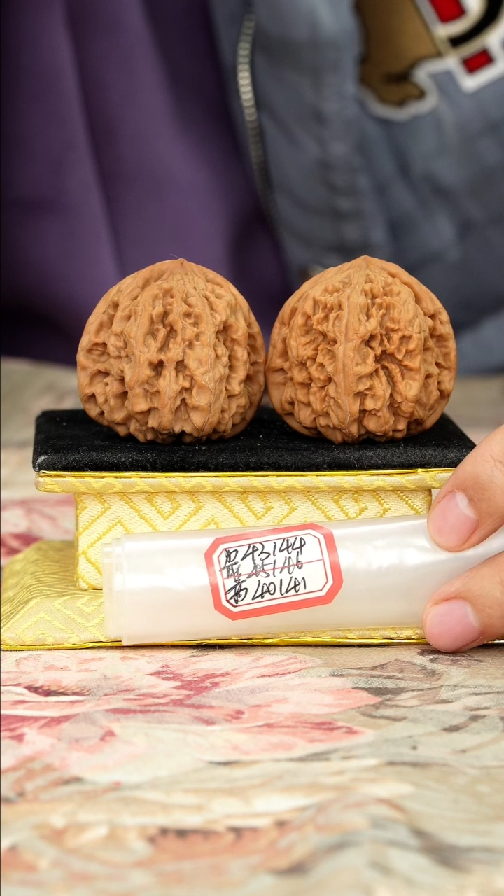 【闪购商品】文玩核桃把件非嫁接大粗筋微修