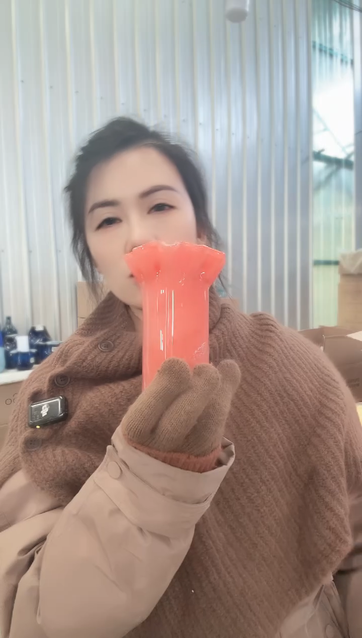 124直播玻璃花瓶