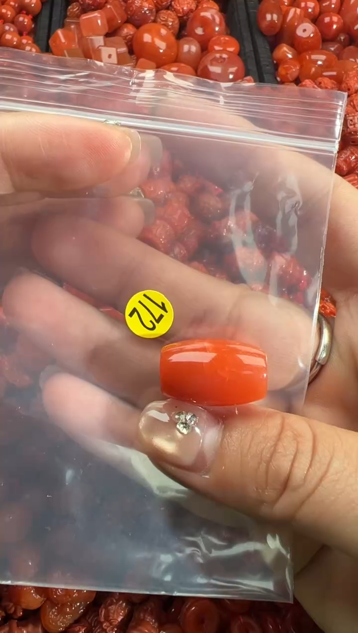 南红玛瑙未镶嵌颈饰1