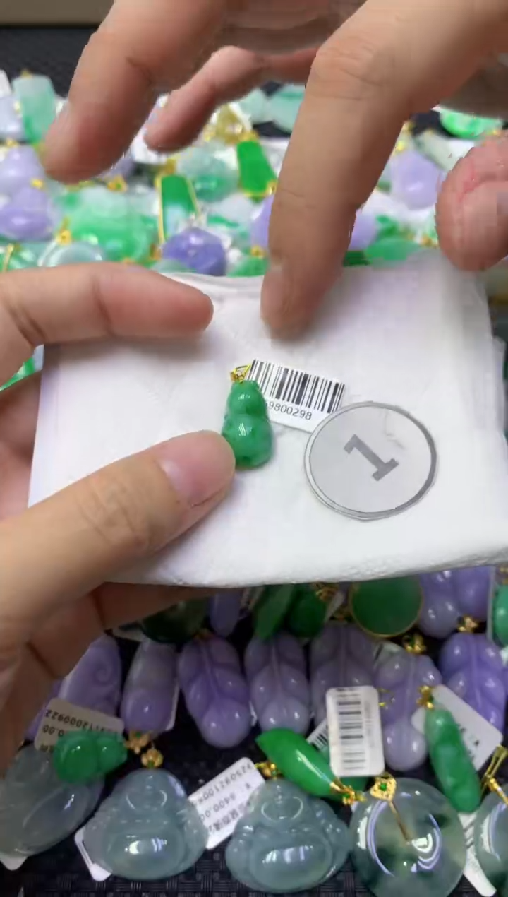 颈饰未镶嵌翡翠天然缅甸翡翠A货