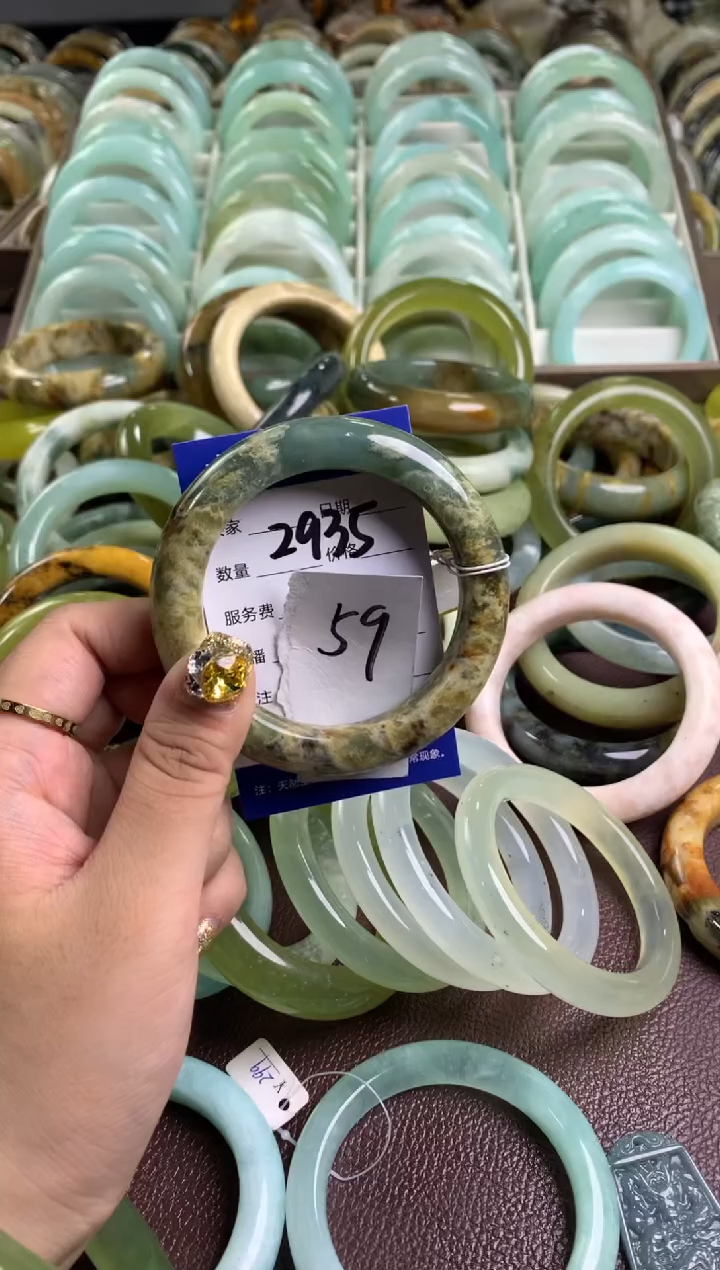 【闪购商品】蛇纹石玉手镯未镶嵌2935