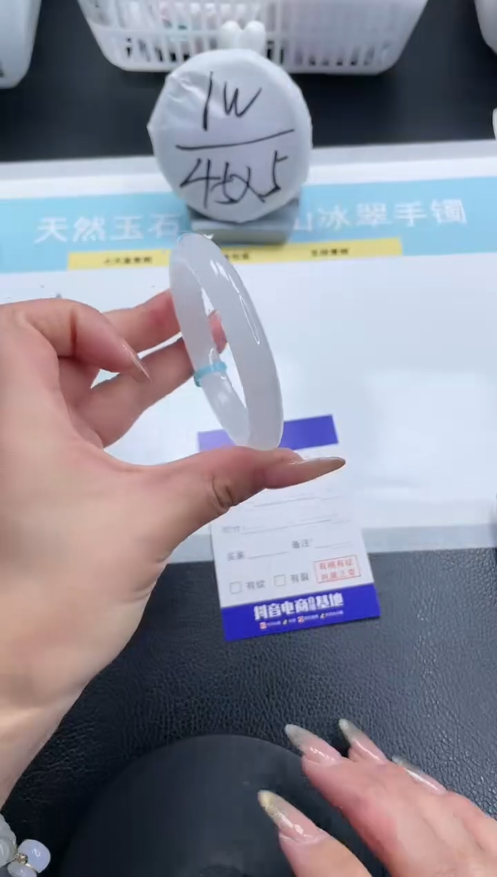 【闪购商品】石英质玉手镯未镶嵌18S62-52