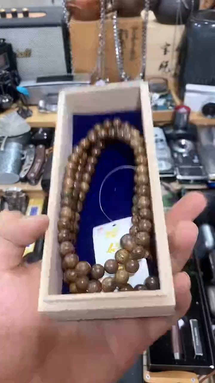 瓷片闪购商品  如图所示