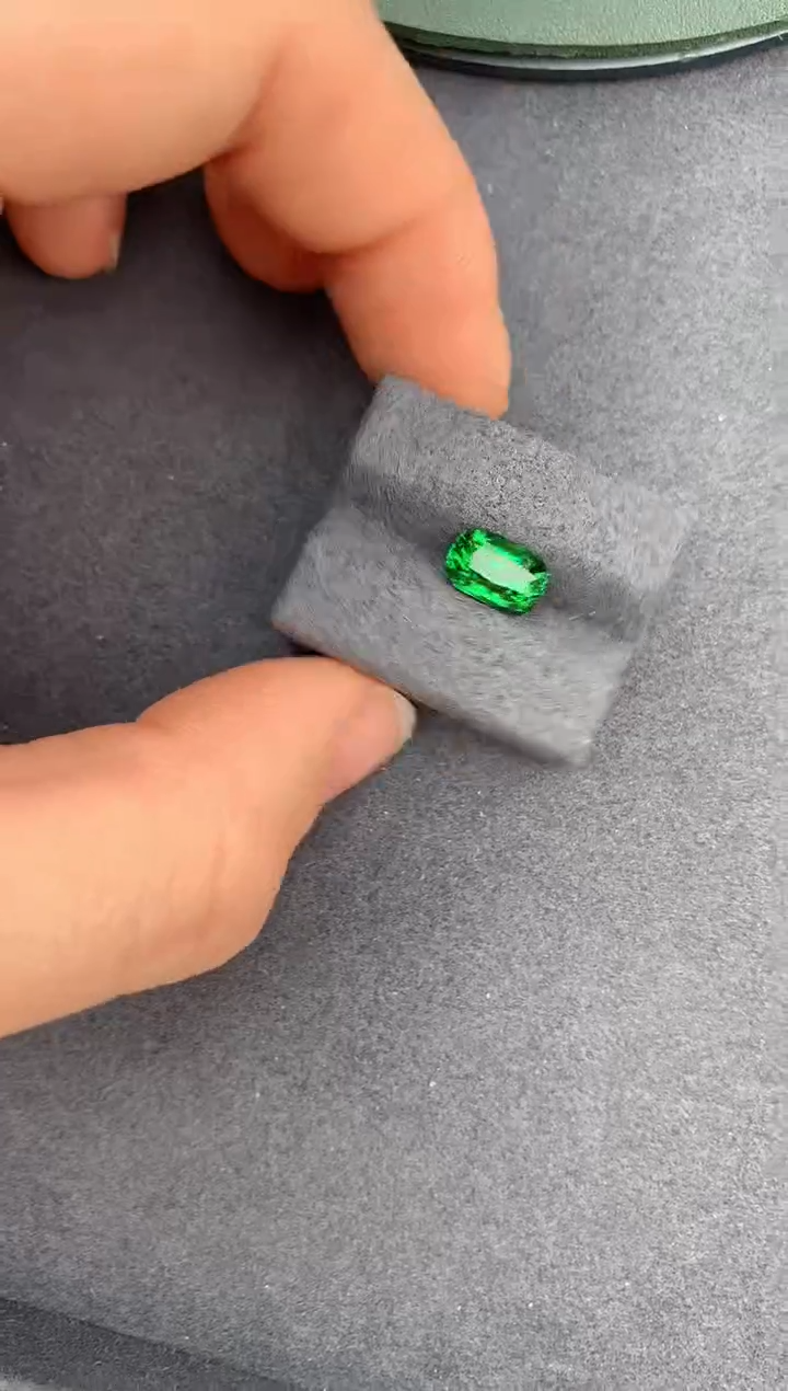 【闪购商品】石榴石（沙弗莱）裸石未镶嵌2ct沙弗莱