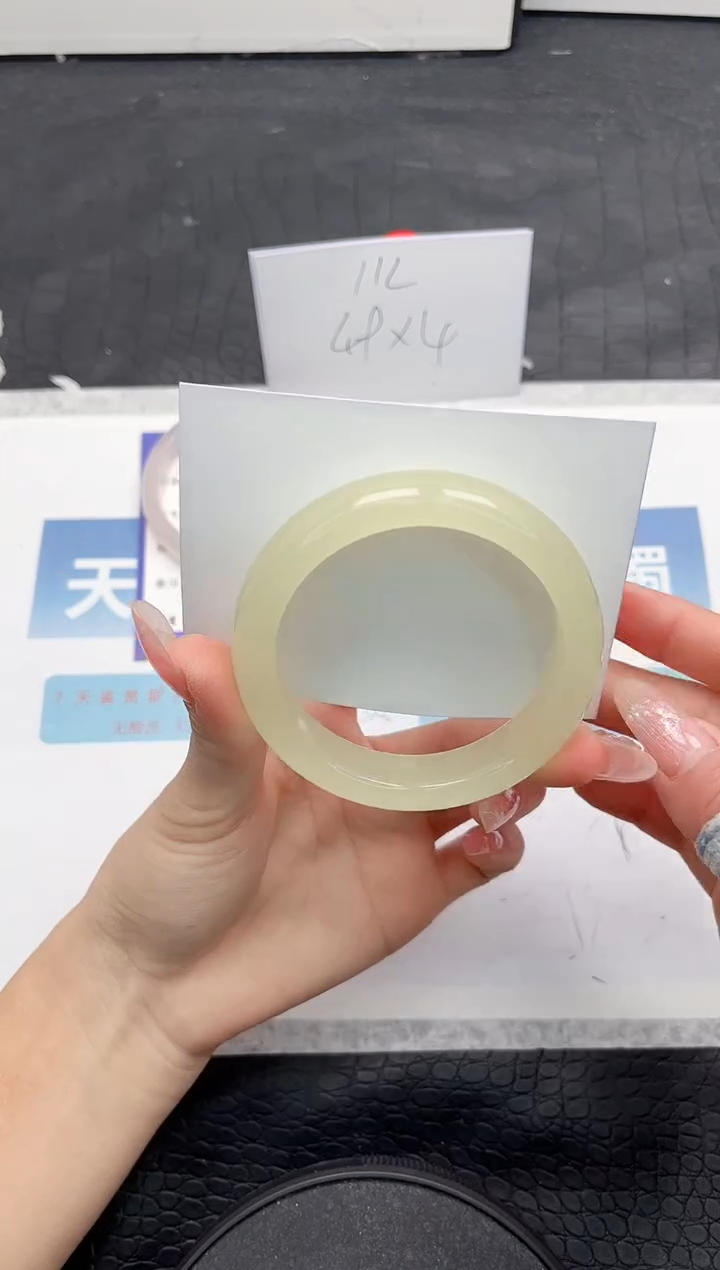 【闪购商品】石英质玉手镯未镶嵌127-56.5