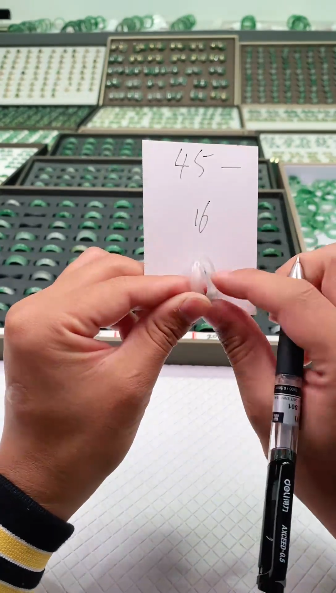 未镶嵌石英质玉（非洲翠）戒圈微瑕戒圈16