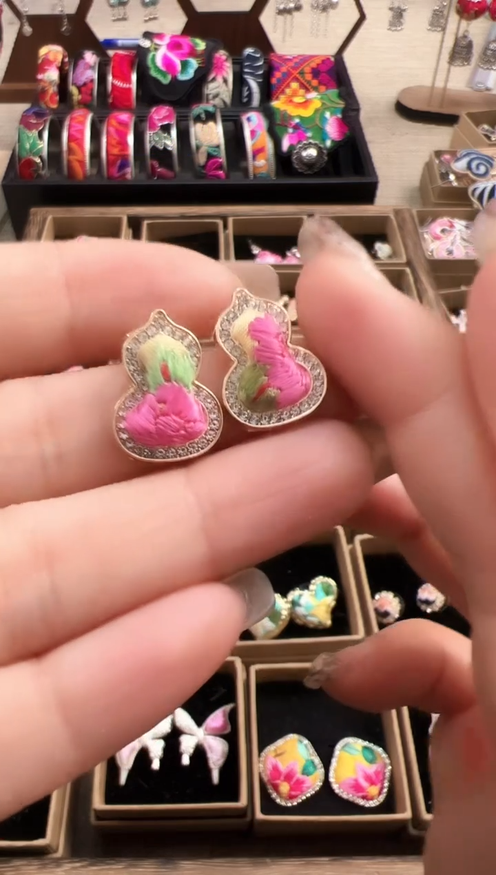 【闪购商品】织绣民族风老绣饰品490