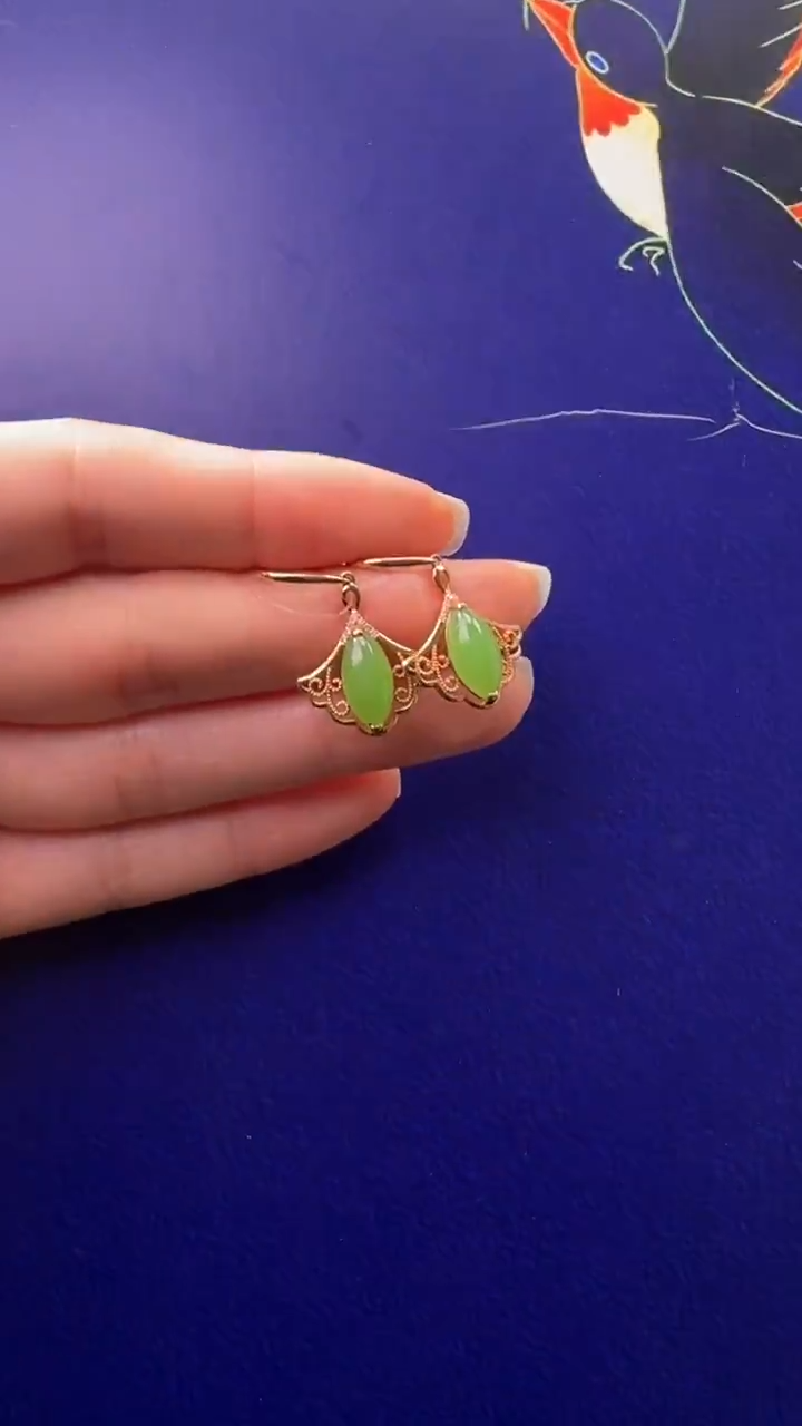 18K金镶嵌和田玉耳饰耳坠